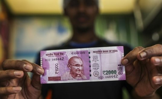 Hạn chót đã tới nhưng vẫn còn 1,7 tỷ USD loại tiền “bị khai tử” trên thị trường, Ấn Độ cho người dân thêm 1 tuần để nộp lại