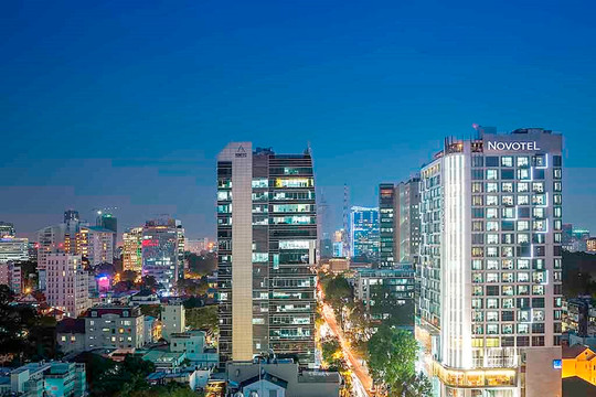 Chủ khách sạn Novotel Saigon Centre lần đầu công bố KQKD: lỗ gần 400 tỷ đồng sau nửa đầu năm, vốn chủ sở hữu âm gần 1.000 tỷ