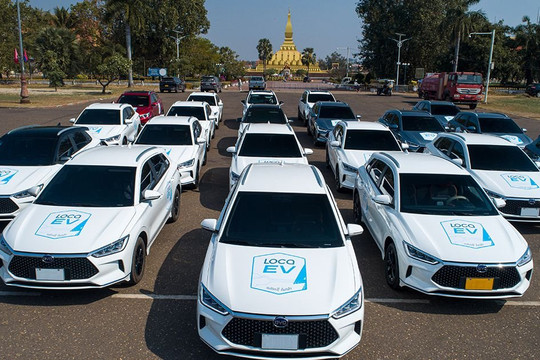Thông tin bất ngờ về đối thủ của hãng taxi điện của ông Phạm Nhật Vượng ở Lào: “Không phải dạng vừa đâu”