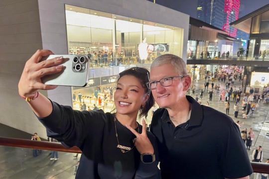 Doanh số iPhone 15 chớm lao dốc, CEO Apple lập tức sang Trung Quốc xem tình hình 
