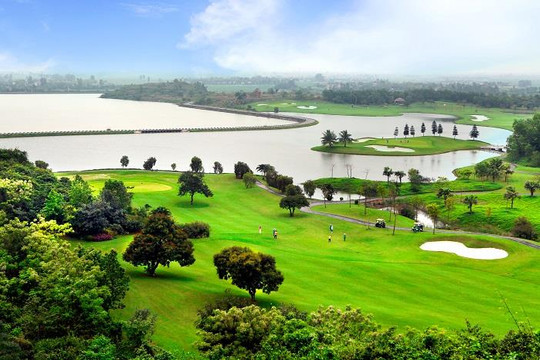 Khách tích cực chơi golf, DN kinh doanh sân golf đầu tiên trên sàn vẫn tiếp tục báo lỗ sau khi về tay đại gia ô tô Thành Công Group