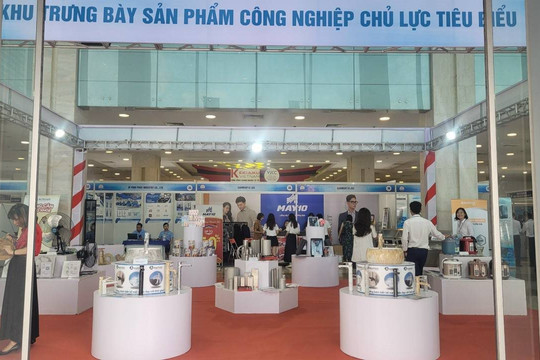 Nhiều sản phẩm công nghiệp sáng tạo thu hút khách tham quan tại hội chợ Việt Nam - Nhật Bản