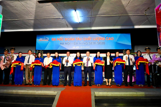 Ra mắt đoàn tàu chất lượng cao Hà Nội - Đà Nẵng