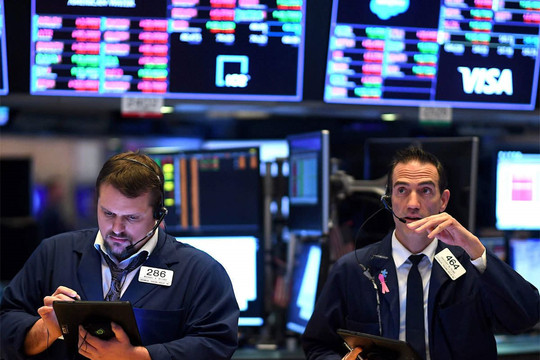 Dow Jones mất gần 300 điểm khi lợi suất trái phiếu vượt 5%, lần đầu tiên từ năm 2007