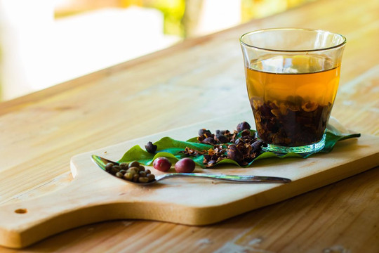 Vua Hồ tiêu lên Sơn La sản xuất một loại trà cực hot ở Âu - Mỹ, tận dụng từ "rác" bỏ đi của ngành cà phê, siêu giàu dinh dưỡng, chống ung thư, tiểu đường,...