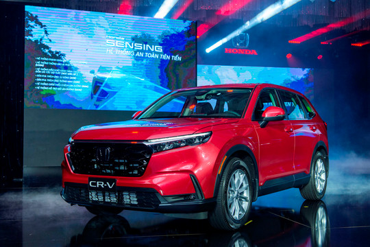 Honda CR-V 2024 ra mắt tại Việt Nam: Giá khởi điểm cao hơn 359 triệu so với CX-5 – Sếp Honda khẳng định ‘xe tốt, giá hợp lý’