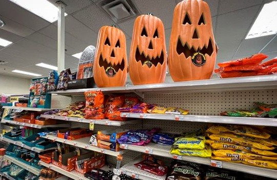 Đồ ăn ưa thích ngày lễ Halloween đang đắt hơn và nhỏ đi, tất cả là do giá một loại nông sản tăng phi mã, lập đỉnh gần 50 năm