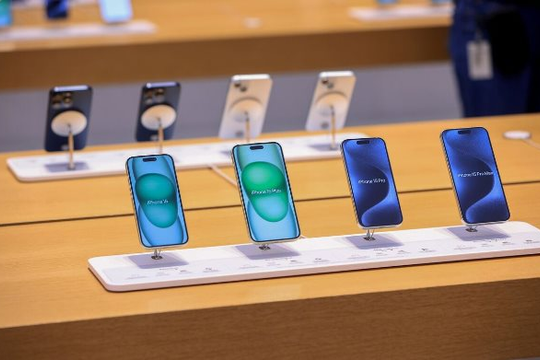 Mặc kệ iPhone ra mắt, người dân Trung Quốc đổ xô mua mẫu điện thoại này - Doanh số gần 1,5 triệu chiếc chỉ sau 1 tháng mở bán
