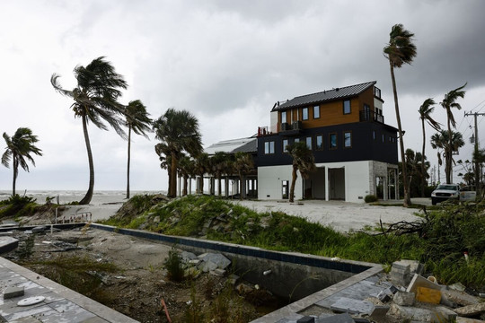 Kỳ lạ cách nhà giàu Mỹ tiêu tiền: Mua nhà ở khu vực đón bão, có BĐS được định giá hơn 93 tỷ đồng