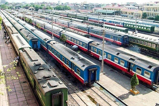 Việt Nam lên phương án đầu tư đường sắt cao tốc, hai 'ông lớn' trong ngành 'tung' toa tàu 5 sao, quý 3/2023 báo lãi kỷ lục