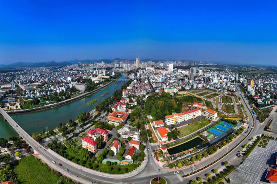 Điểm cuối tuyến cao tốc dài và hiện đại nhất cả nước, nơi có khu kinh tế lớn nhất Việt Nam mà người dân có thể sang Trung Quốc “như đi chợ”
