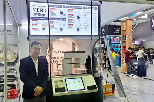 TiimGroup cho ra mắt Robot pha chế cafe Polytropos thế hệ 2