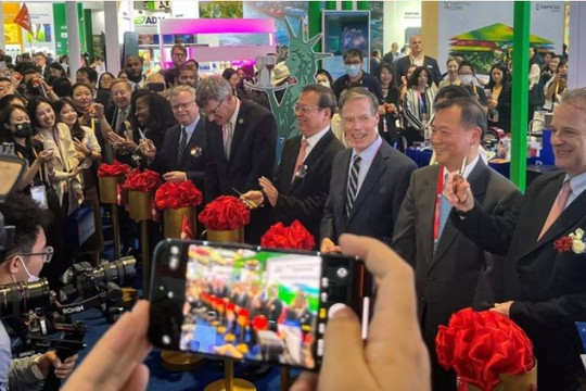 Cảnh tượng trái ngược 180 độ sau 1 năm ở hội chợ hàng đầu thế giới: Trung Quốc hấp dẫn đến thế nào?