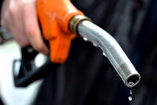 Giá xăng dầu giảm mạnh, cao nhất hơn 1.000 đồng/lít