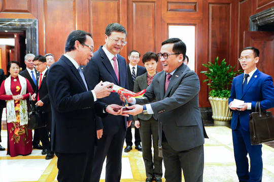 Bí thư Thành ủy TP.HCM và Thượng Hải chúc mừng đường bay nối 2 thành phố của Vietjet