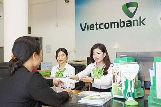 Điều gì giúp Vietcombank đảo ngược tình thế dù doanh thu sụt giảm?