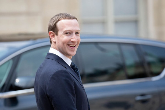 Mark Zuckerberg bất ngờ bán cổ phiếu sau cú tăng 172%