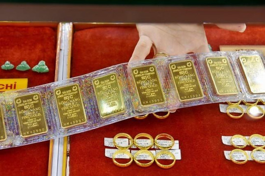 Giá vàng nhẫn tròn trơn rớt mạnh, mất mốc 62 triệu đồng/lượng