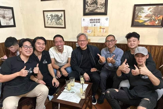 CEO VNG cùng CEO Tập đoàn chip hơn 1.000 tỷ USD của Mỹ  đi ăn uống tại quán vỉa hè Hà Nội 