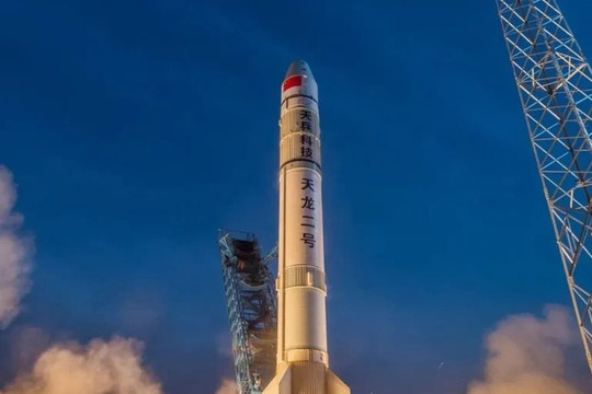 Trung Quốc lần thứ 3 phóng "tàu vũ trụ" bí ẩn lên quỹ đạo, quyết chạy đua công nghệ với "hậu duệ tàu con thoi" của Mỹ