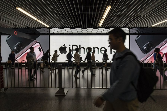 Bloomberg: Apple, Samsung “đứng ngồi không yên” vì một yêu cầu từ Trung Quốc