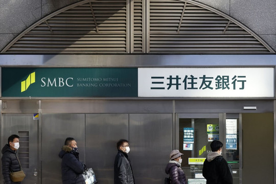 Người dân Nhật Bản ‘thức dậy’ sau kỳ ‘ngủ đông’, hàng loạt ngân hàng lập tức hành động