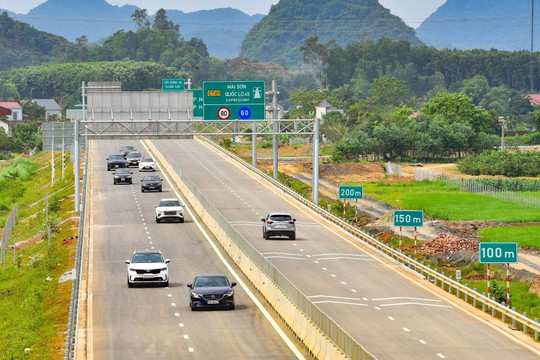 Thủ tướng yêu cầu Bộ GTVT phải ban hành quy chuẩn thiết kế đường cao tốc trong quý I/2024