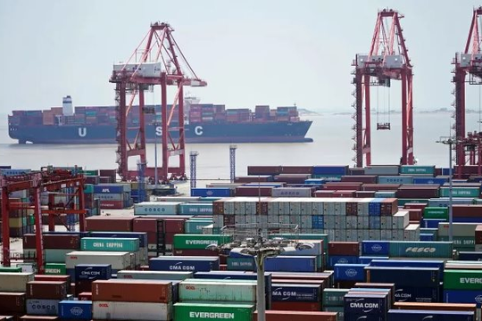 Trung Quốc bất ngờ công bố số liệu tăng trưởng xuất khẩu cao vượt dự báo: Giai đoạn khó khăn đã qua?