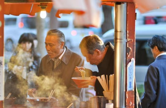 Buồn của Nhật Bản: Là nền kinh tế top 3 thế giới nhưng người dân không dám ‘tiêu pha’, đến ăn trưa cũng phải ‘nâng lên hạ xuống’, tính sao không được quá 83.000 đồng