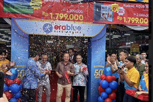 Ước tính đóng 200 cửa hàng tại Việt Nam trong 3 tháng cuối năm 2023, Thế giới di động vừa khai trương cửa hàng Erablue thứ 50 tại Indonesia