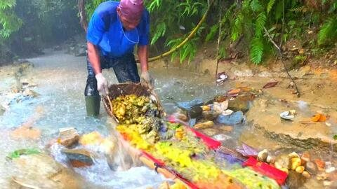 Người đàn ông mò được kho báu “sáng lấp lánh” hơn 44 tỷ đồng dưới sông, 3 năm sau đột nhiên bị cảnh sát bắt giữ