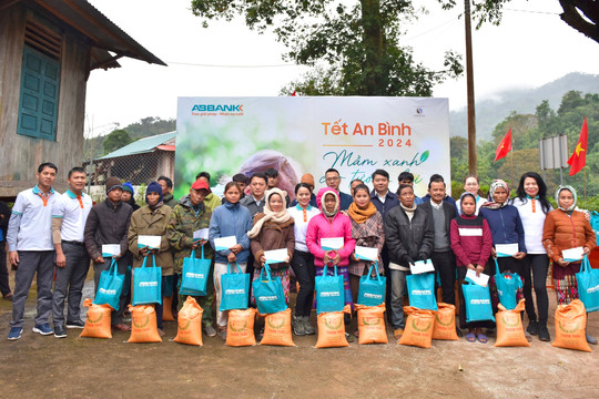 Tết An bình 2024: ABBANK gây quỹ tài trợ 50.000 cây gỗ lớn cho người dân Quảng Bình
