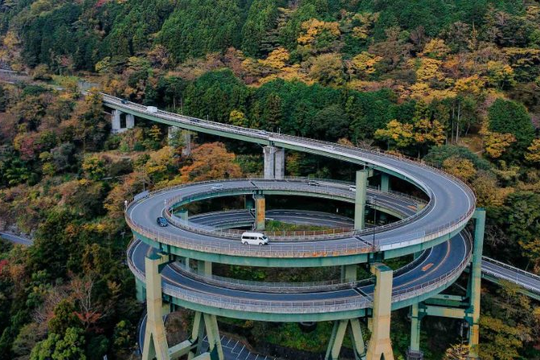 Chứng minh mình có cơ sở hạ tầng 'không thể đùa', Nhật Bản xây công trình ‘uốn lượn như rắn’ dài hơn 1.000 mét: Báo chí nước ngoài phải tấm tắc ‘quả là ngoạn mục’