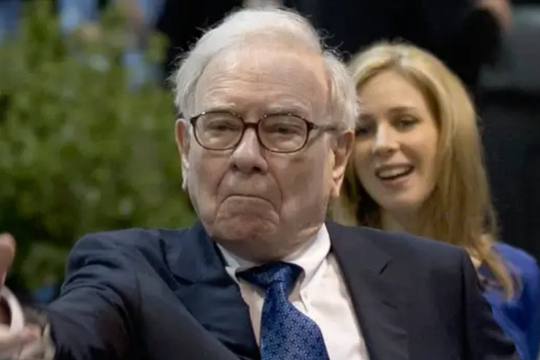 Công ty của huyền thoại Warren Buffett cắt giảm cố phiếu ‘con cưng’ Apple, giữ bí mật một khoản đầu tư