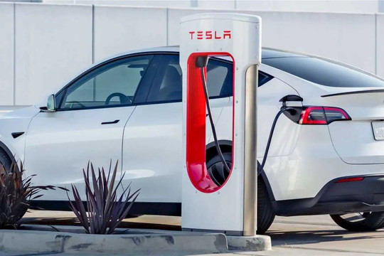 Tesla khai phá 'mỏ vàng' mới: thu nhập khéo còn 'ngon' hơn bán xe điện tới 12 tỷ USD/năm - liệu thương hiệu Việt Nam có học hỏi?