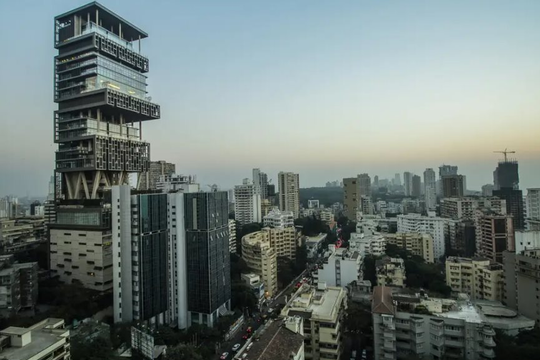 Ngỡ ngàng trước ‘tài sản’ đạt kỷ lục thế giới của người đàn ông châu Á: Tư dinh 27 tầng, cần 600 ‘người làm’, gara chứa 'ngon ơ' 168 ô tô, chi phí xây dựng lên tới 24 nghìn tỷ đồng
