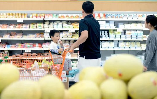 ‘Buồn’ của Hàn Quốc: Là nền kinh tế hàng đầu châu Á nhưng người dân mua trái cây cũng phải 'nâng lên hạ xuống', muốn ăn 1 quả táo phải trả tới 94.000 đồng