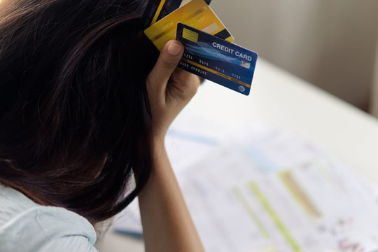 Vì sao một khoản nợ thẻ tín dụng vài triệu có thể biến thành vài tỷ nếu bạn “quên” thanh toán trong thời gian dài?