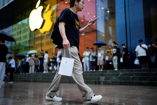 Doanh số sụt giảm, Tim Cook vội vàng tới Trung Quốc khi Apple chuẩn bị mở thêm cửa hàng mới