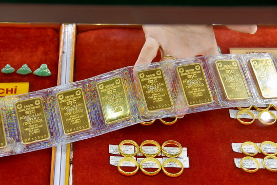 Ngay sau công điện của Thủ tướng, NHNN đề xuất bỏ độc quyền vàng miếng