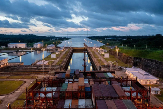 Lượt tàu qua lại giảm gần 1,5 lần nhưng kênh đào chiếm 5% thương mại đường biển toàn cầu vẫn ‘kiếm tiền như nước’: Nguồn thu đến từ đâu?