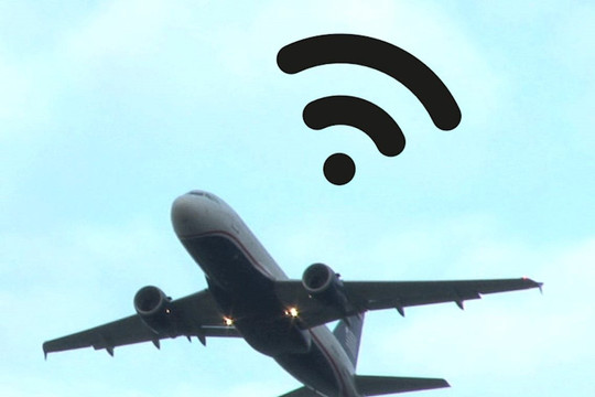 Đang ở giữa bầu trời, WiFi trên máy bay hoạt động như thế nào?
