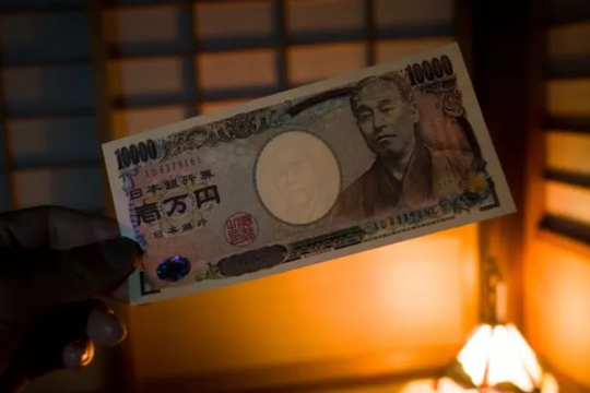 Tiền lương thực tế tại Nhật Bản giảm 23 tháng liên tiếp, BOJ liệu có khôi phục lãi suất âm?