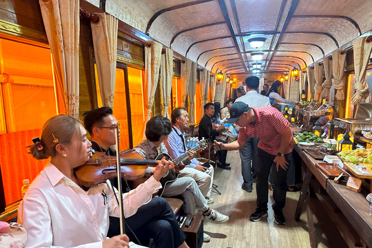 Đường sắt Việt Nam khai trương “Hành trình đêm Đà Lạt”