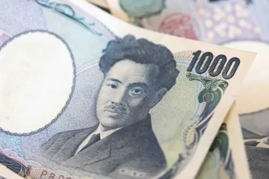 NÓNG: Đồng yên tiếp tục rơi xuống mức thấp kỷ lục 160 yên/USD sau khi thủng liên tiếp 2 đáy tuần trước