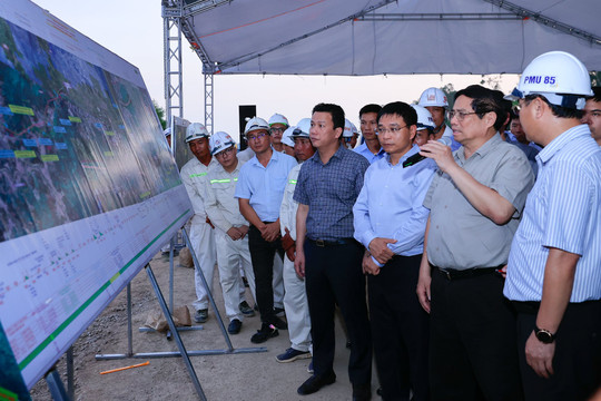 Thủ tướng yêu cầu phải thông toàn tuyến cao tốc từ Tp.HCM đến Quảng Ngãi trong năm 2025