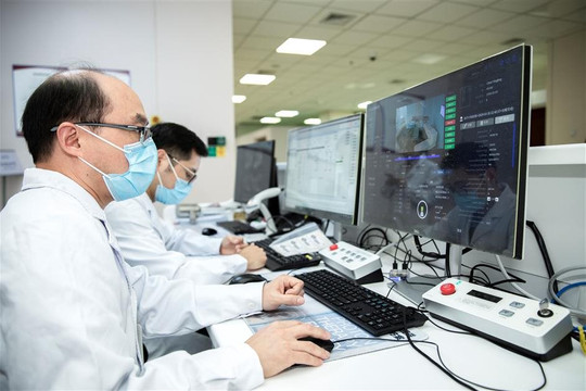 Cỗ máy y khoa đắt đỏ bậc nhất thế giới, được mệnh danh hung thần diệt ung thư: Công nghệ phương Tây được Trung Quốc tự chủ, bệnh nhân vui mừng vì giá điều trị giảm nửa