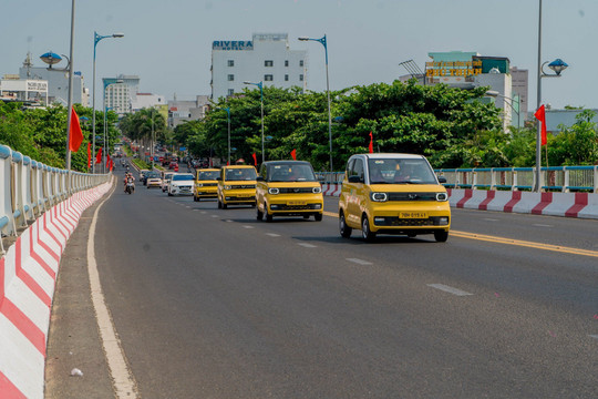 Taxi điện mini đầu tiên tại Việt Nam tung ảnh ra quân: giá cước từ 8.000 đồng/km, thuê tự lái 450.000 đồng/ngày
