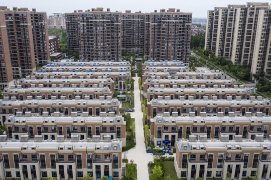 Tình thế khó khăn của các nhà phát triển BĐS Trung Quốc khiến người dân “cảm thấy như bị lừa”: 1.500 người mua nhà 8 năm vẫn chưa thấy bóng dáng căn hộ, thậm chí bị yêu cầu trả thêm tiền 