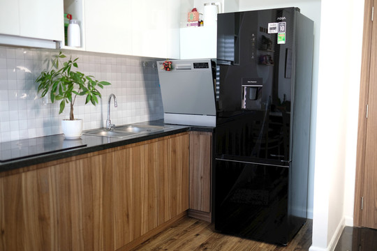 Đây là mẫu tủ lạnh 'ngon-bổ-rẻ' từ Aqua với ngăn đông dưới, thiết kế Color AI độc đáo, giá 15 triệu đồng 